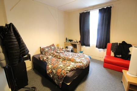 8 bedroom Flat to let in Kings Road