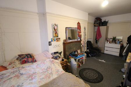 8 bedroom Flat to let in Kings Road