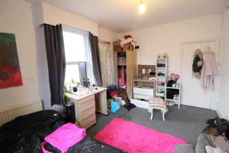 8 bedroom Flat to let in Kings Road