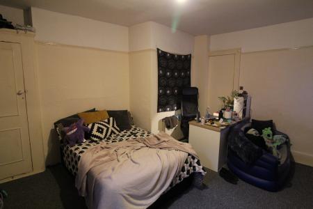 8 bedroom Flat to let in Kings Road