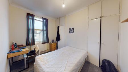 4 bedroom Semi-detached house to let in Aberdeen Road