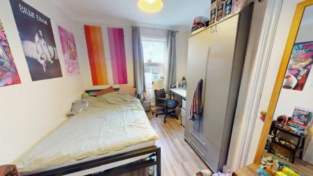 4 bedroom Terraced House to let in Bernard Road