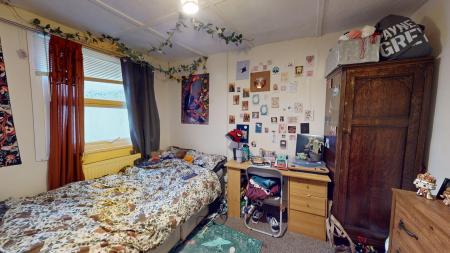 4 bedroom Terraced House to let in Kingsbury Street