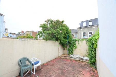 4 bedroom Terraced House to let in Kingsbury Street