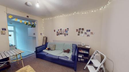 4 bedroom Terraced House to let in Kingsbury Street