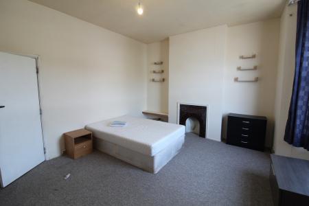 4 bedroom Terraced House to let in Lewes Road