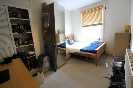 4 bedroom Terraced House to let in Milner Road