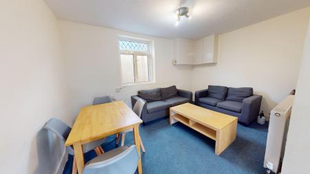 4 bedroom Terraced House to let in Park Crescent Road