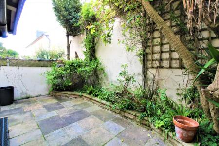 5 bedroom Terraced House to let in St James Avenue