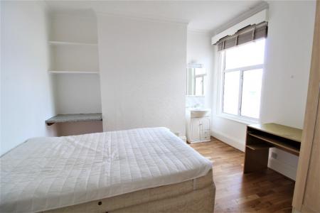 5 bedroom Terraced House to let in St James Avenue