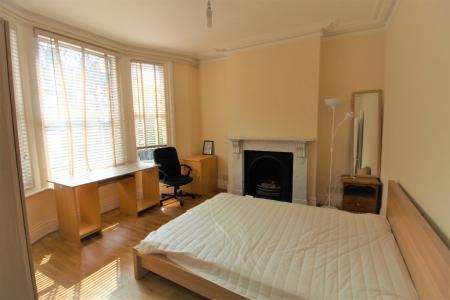 5 bedroom Terraced House to let in St James Avenue