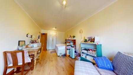 1 bedroom Studio flat to let in 46-48 The Drive, Hove, BN3