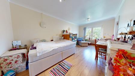 1 bedroom Studio flat to let in 46-48 The Drive, Hove, BN3