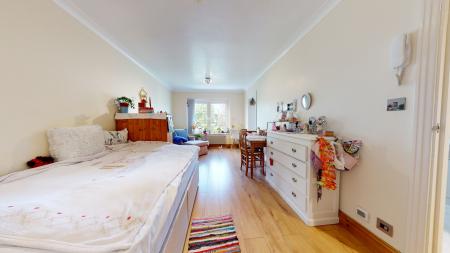 1 bedroom Studio flat to let in 46-48 The Drive, Hove, BN3