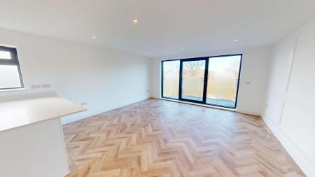 2 bedroom Flat to let in Goldstone Crescent, Hove, BN3