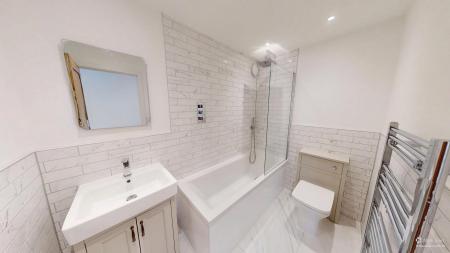 2 bedroom Flat to let in Goldstone Crescent, Hove, BN3