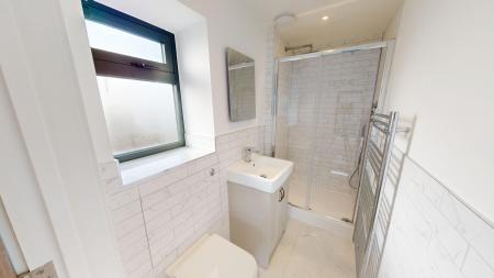 2 bedroom Flat to let in Goldstone Crescent, Hove, BN3