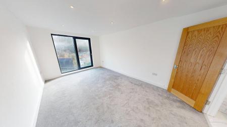 2 bedroom Flat to let in Goldstone Crescent, Hove, BN3