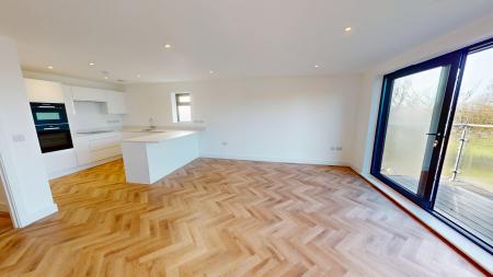 2 bedroom Flat to let in Goldstone Crescent, Hove, BN3