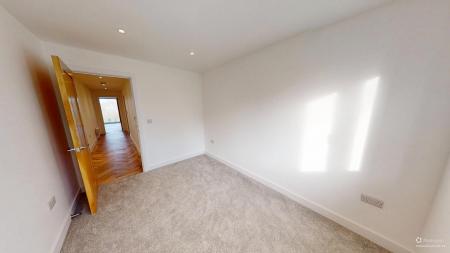 2 bedroom Flat to let in Goldstone Crescent, Hove, BN3