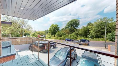 2 bedroom Flat to let in Goldstone Crescent, Hove, BN3