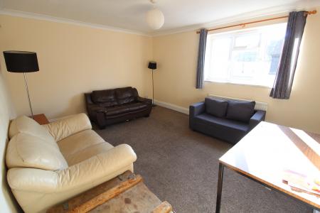 4 bedroom Maisonette to let in Lewes Road