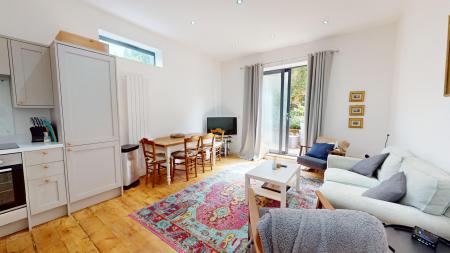 2 bedroom Flat to let in Lansdowne Road, Hove, BN3