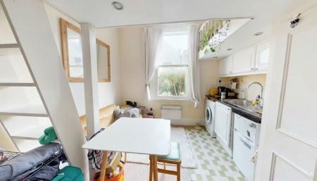 0 bedroom Flat to let in First avenue, Hove, BN3