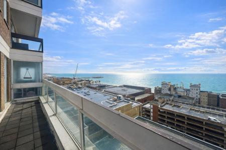 3 bedroom Flat to let in Russell Square, Brighton, BN1