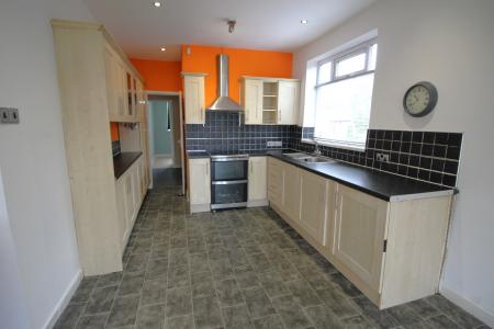 2 bedroom Bungalow to let in Avon Road, Oldham, OL9