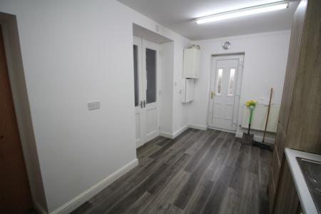 6 bedroom Terraced House to let in Queens Road, Chadderton, OL9