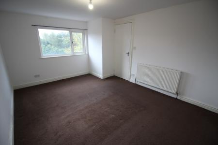 6 bedroom Terraced House to let in Queens Road, Chadderton, OL9