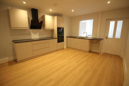 Thomas Street, Lees, OL4