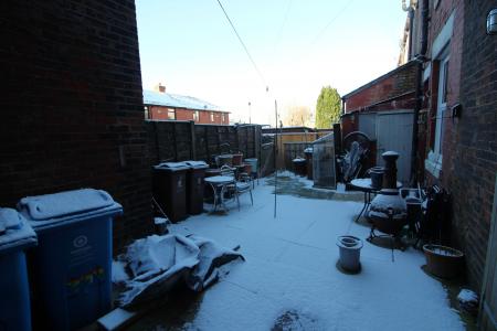 2 bedroom Terraced House to let in Rochdale Road, Shaw, OL2