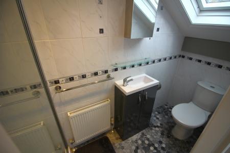 5 bedroom Detached house to let in Links View, Rochdale, OL11