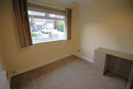 5 bedroom Detached house to let in Links View, Rochdale, OL11