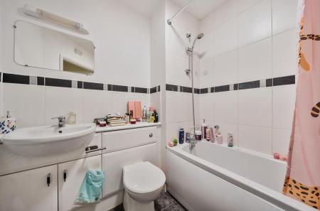 2 bedroom Flat for sale in Dorchester Court, Camberley