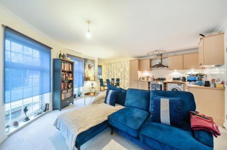 2 bedroom Flat for sale in Dorchester Court, Camberley