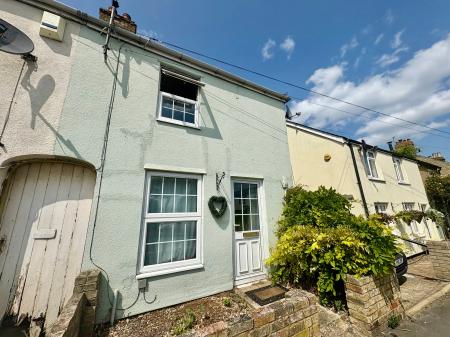 2 bedroom End of terrace house for sale in New Road, Huntingdon, PE16