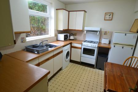 4 bedroom Semi-detached house to let in Oak Tree Avenue, Chesterton, Cambridge, CB4