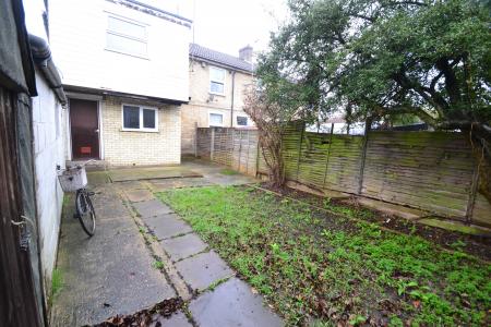 4 bedroom Semi-detached house to let in Oak Tree Avenue, Chesterton, Cambridge, CB4