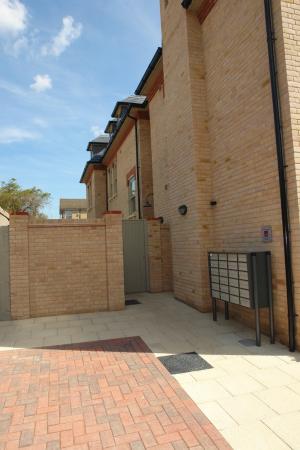 1 bedroom Studio flat to let in Humberstone Road, Cambridge, CB4