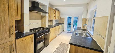 2 bedroom Semi-detached house to let in Green End Road, Cambridge, CB4