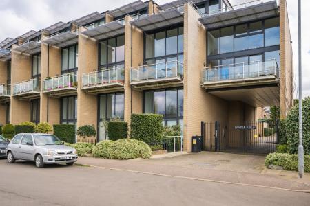 2 bedroom Flat to let in Riverside, Cambridge, CB5