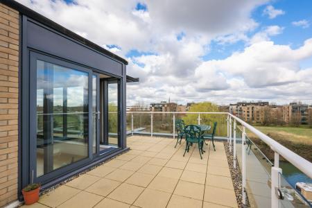 2 bedroom Flat to let in Riverside, Cambridge, CB5
