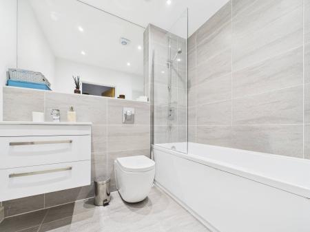 2 bedroom Flat for sale in Railway Street, City Centre, Chelmsford, Essex, CM1