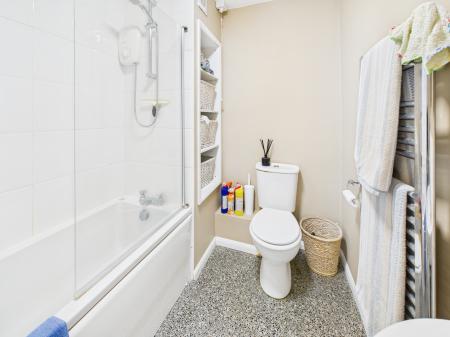 2 bedroom Flat for sale in Haig Court, Moulsham, Chelmsford, Essex, CM2