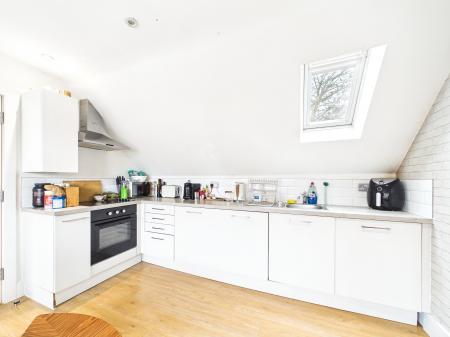 2 bedroom Flat for sale in Cathedral Walk, City Centre, Chelmsford, Essex, CM1