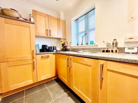 2 bedroom Apartment to let in Brookbank Close, Cheltenham, GL50