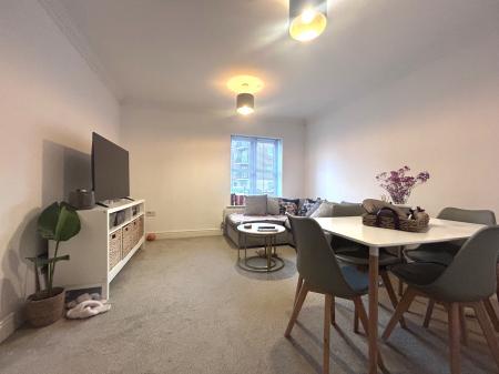 2 bedroom Apartment to let in Brookbank Close, Cheltenham, GL50